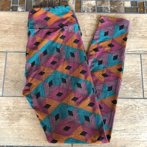 LuLaRoe Pants - 3D Box OS Leggings